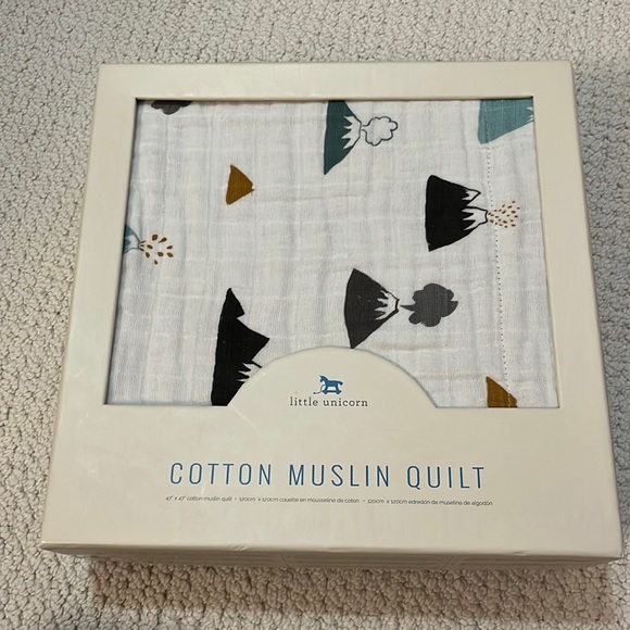 Anthropologie Other - Little unicorn muslin quilt -volcanoes